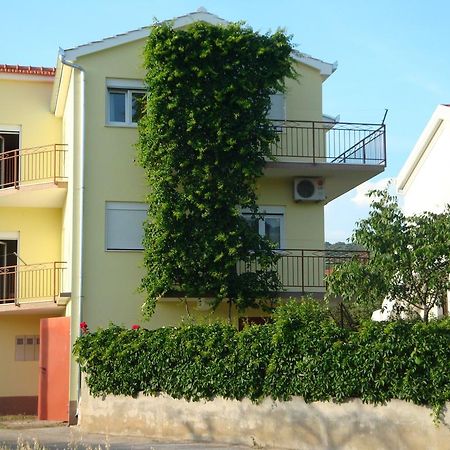 Apartments Borozan Vinisce Bagian luar foto