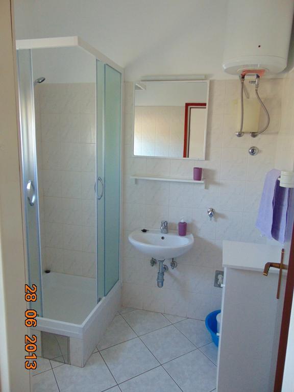 Apartments Borozan Vinisce Ruang foto
