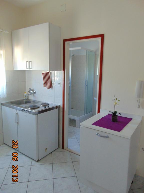 Apartments Borozan Vinisce Ruang foto