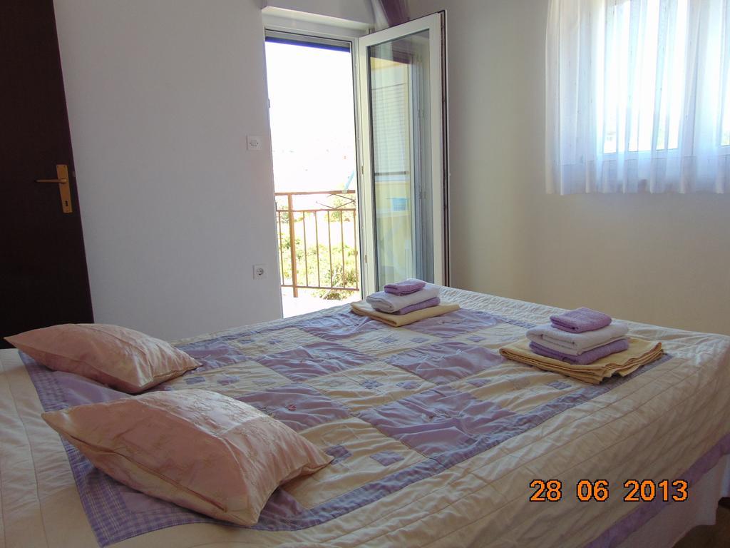 Apartments Borozan Vinisce Ruang foto