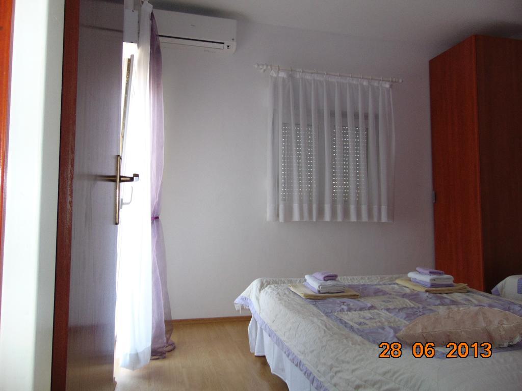 Apartments Borozan Vinisce Ruang foto