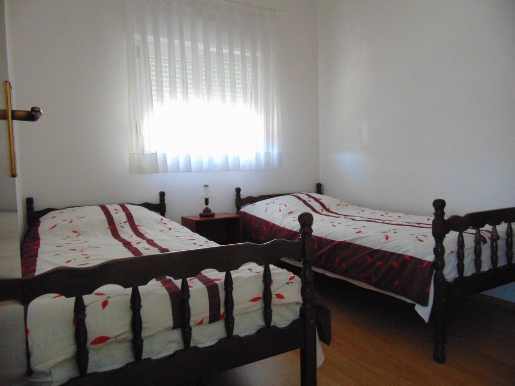 Apartments Borozan Vinisce Ruang foto