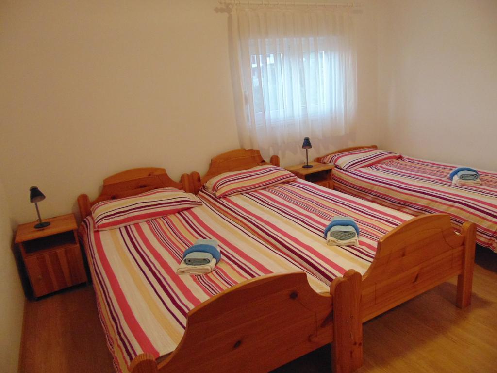 Apartments Borozan Vinisce Ruang foto