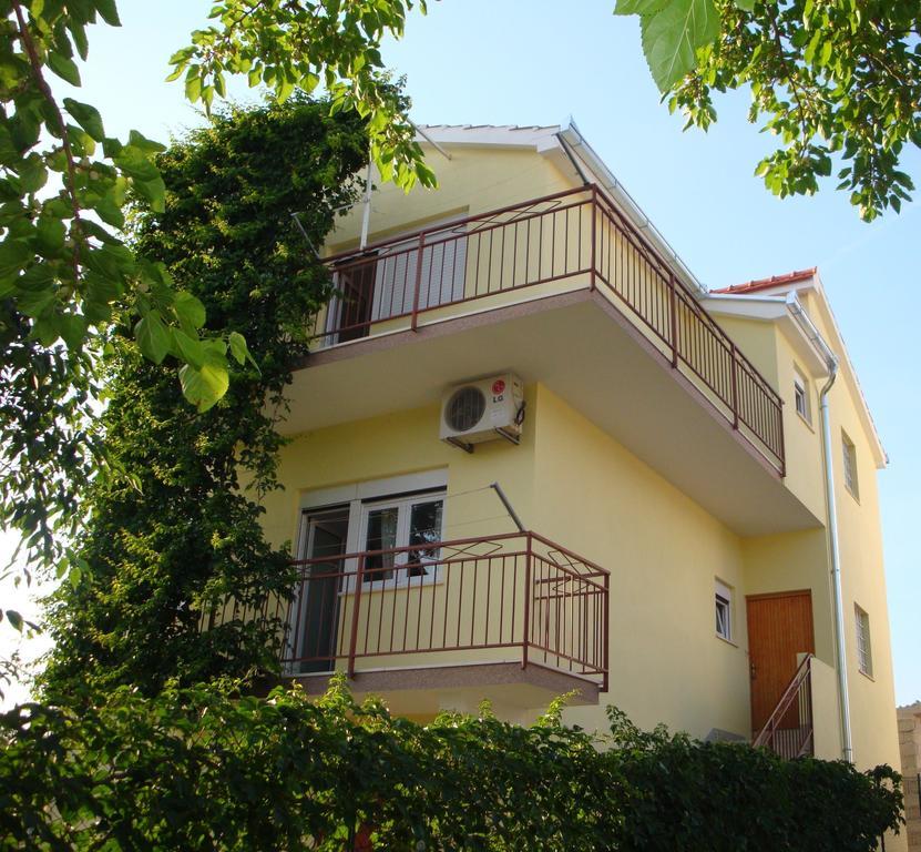 Apartments Borozan Vinisce Bagian luar foto