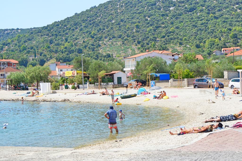 Apartments Borozan Vinisce Bagian luar foto