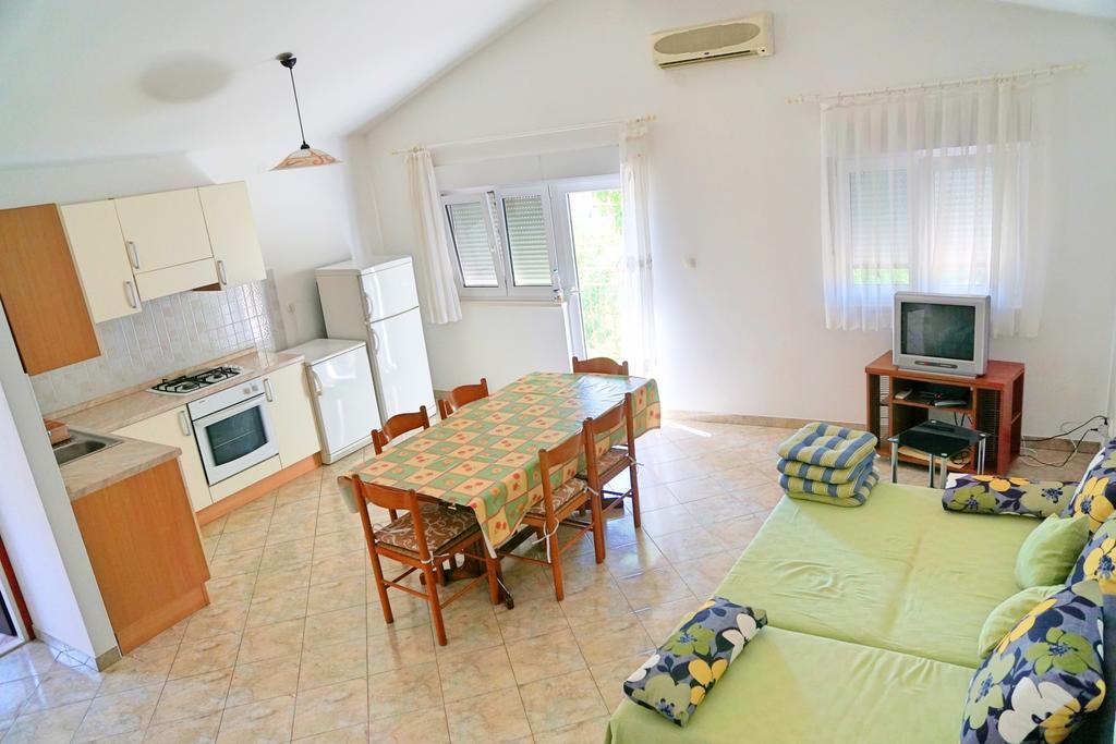 Apartments Borozan Vinisce Bagian luar foto