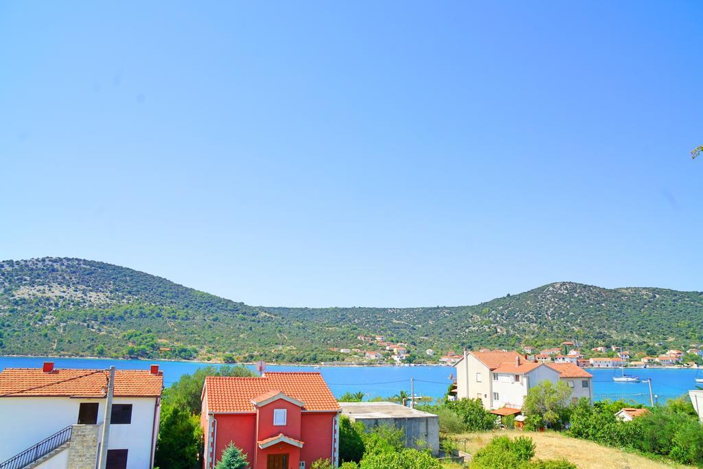 Apartments Borozan Vinisce Bagian luar foto